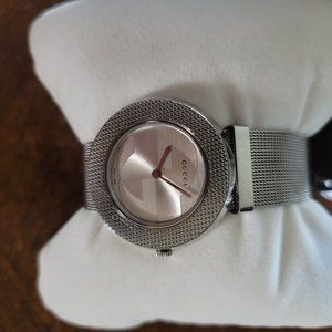 Gucci U-PLAY YA 129407 Silver Mesh Women's watch